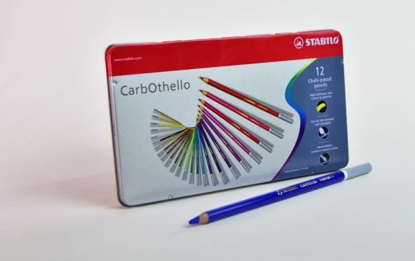 Lápiz de dibujo pastel 12 col. Stabilo Carbothello caja metal