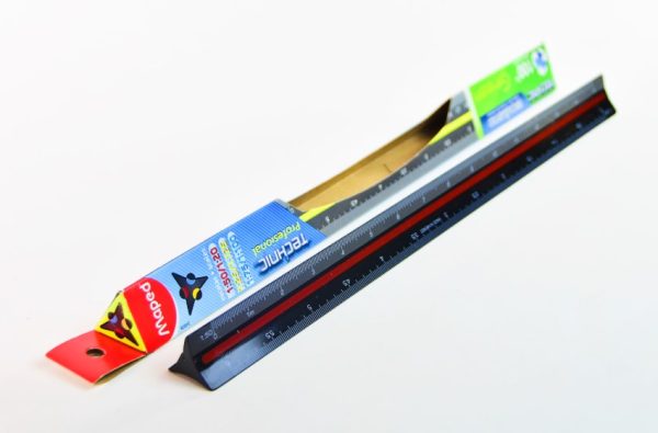 Escalimetro Triangular 30 cms. Maped 24008 de plástico negro 6 esc