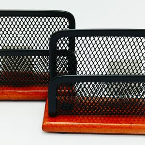 Porta tarjetas de escritorio de metal y base de madera
