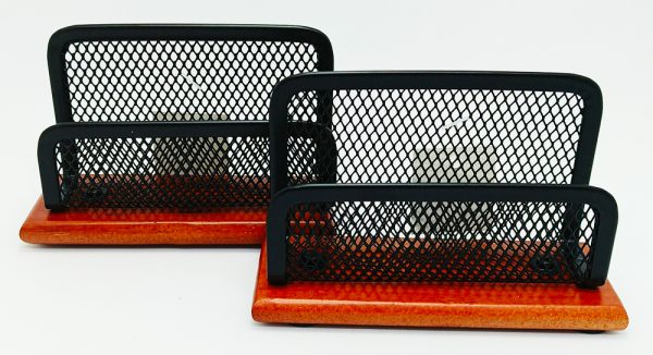 Porta tarjetas de escritorio de metal y base de madera