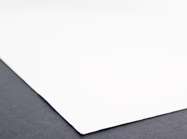 Cartulina Triplex blanco/blanco 77 x 110 cm 350 gramos.
