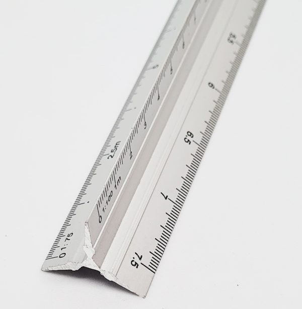 Escalimetro Triangular 30 cms. POINTER de aluminio AR 5-48 de 6 escalas.