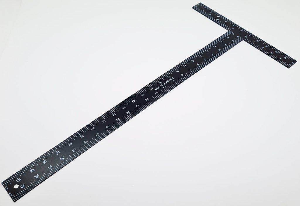 Regla "T" metálica de 60 cm.