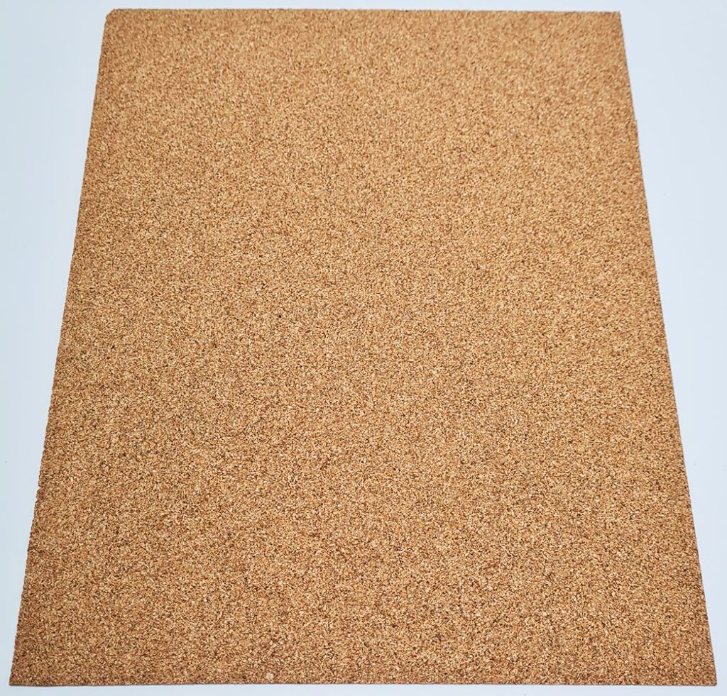 Corcho en lamina 0.9 mm Café 22.5 x 30 cms. (1/32")