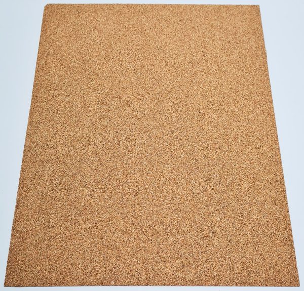Corcho en lamina 0.9 mm Café 22.5 x 30 cms. (1/32")