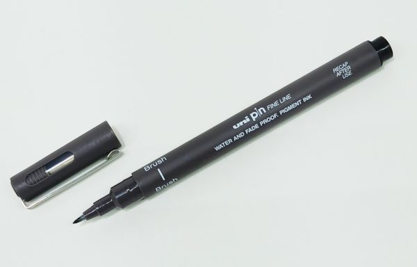 Tiralineas Micron UNI Pigment Punta Pincel Gris Oscuro