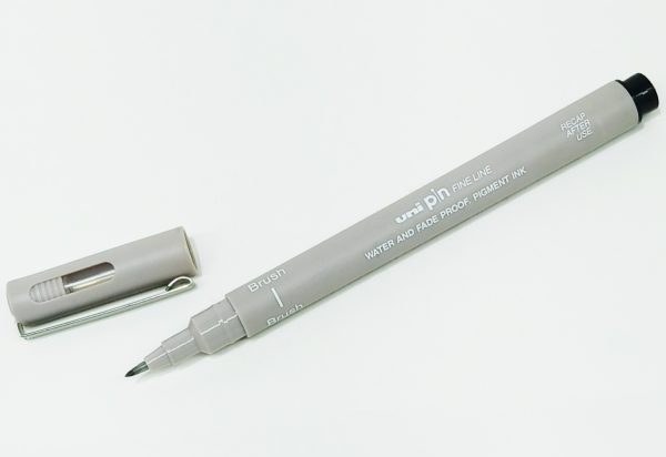 Tiralineas Micron UNI Pigment Punta Pincel Gris Claro