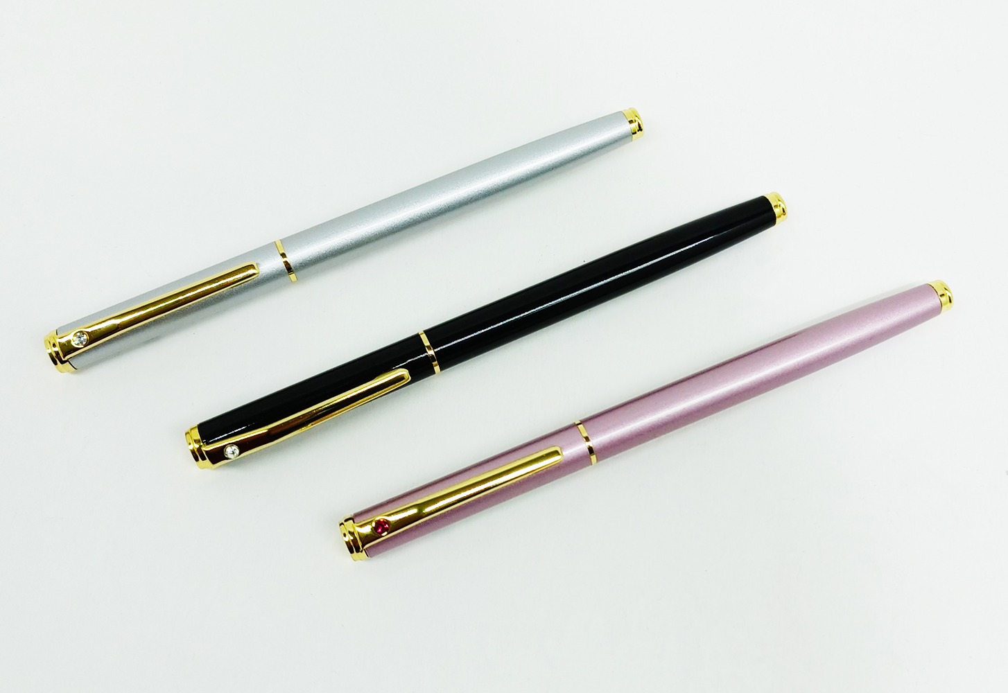 Plumafuente DELI 5681 con diamante metálico