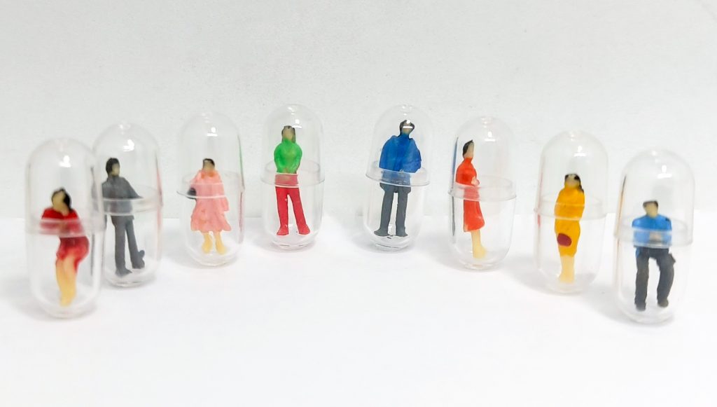 Mono plástico de color en Capsula Escala 1:100